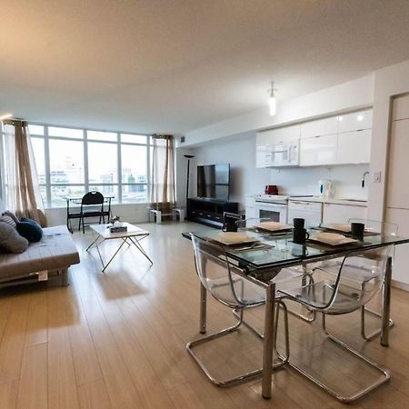 Cn Tower View Suite With Free Parking Toronto Esterno foto
